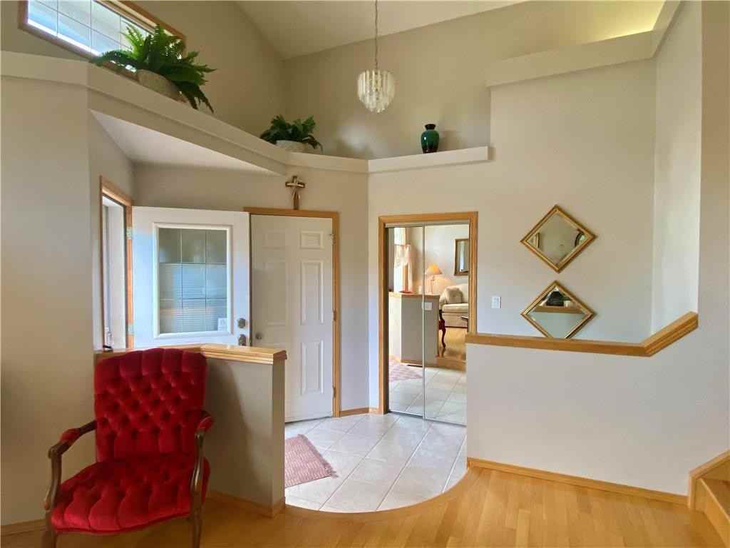 34 Branson Cres - Photo 2 of 31