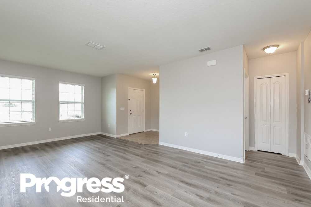 4804 Ashurst St - Photo 3 of 16