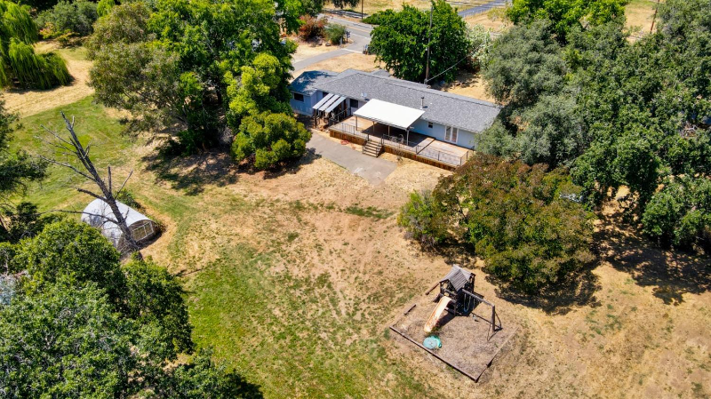 9056 King Rd - Photo 3 of 40