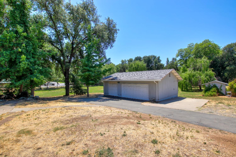 9056 King Rd - Photo 2 of 40