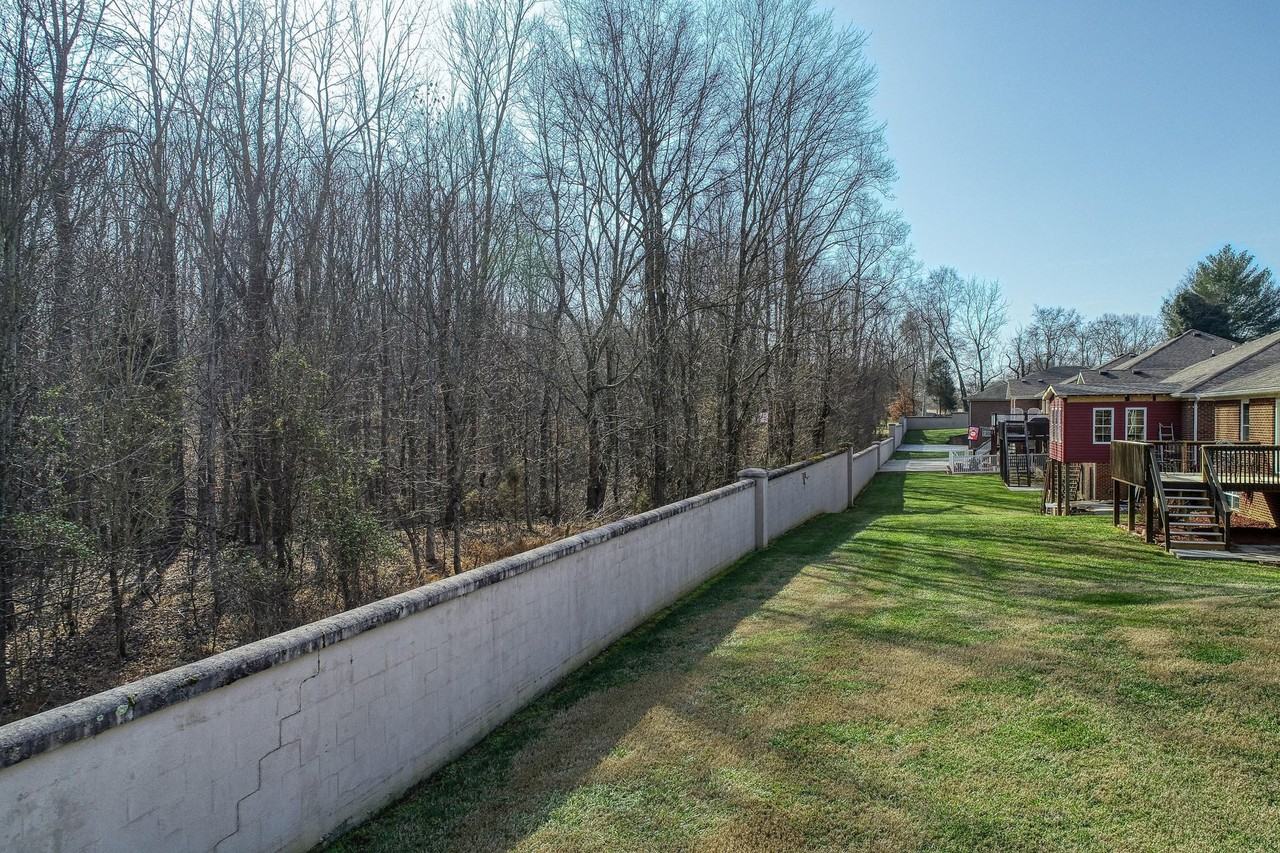 273 Crockett Dr #NA - Photo 3 of 9