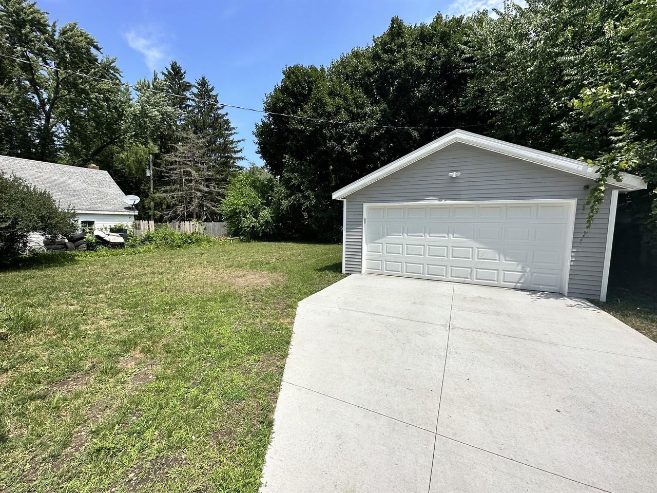 1315 Jerome Ave #1 - Photo 7 of 8