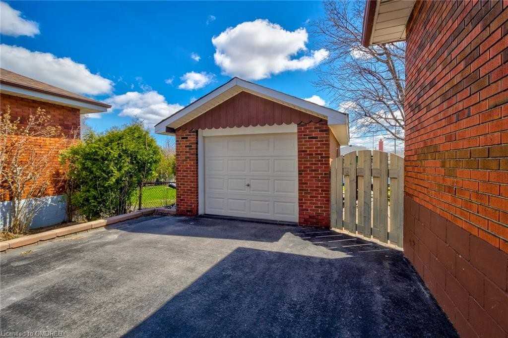 775 Upper Ottawa Street Main Floor - Photo 2 of 18