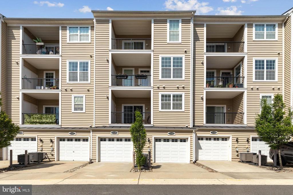 23468 Belvoir Woods Ter - Photo 3 of 24