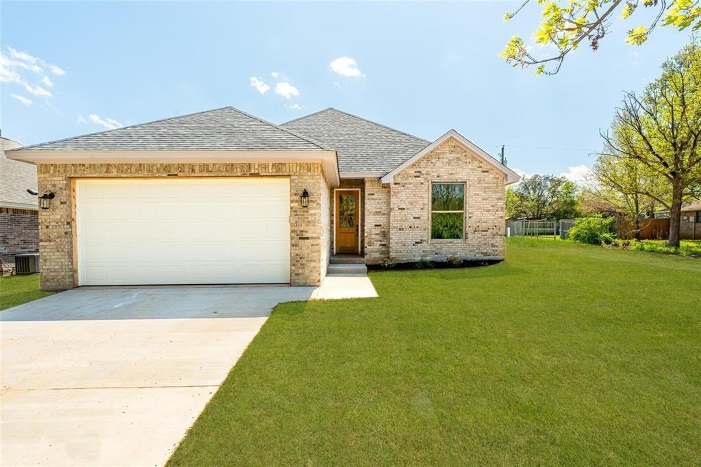 1110 Abbie Ln - Photo 3 of 32