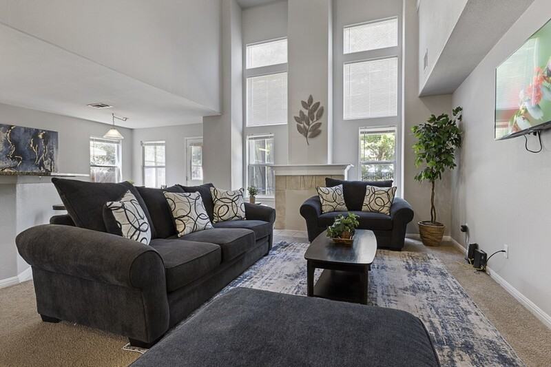 3915 Bonnie Ln - Photo 3 of 11