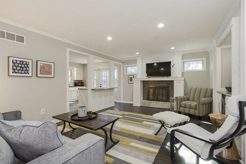 2104 E Red Bridge Rd - Photo 2 of 10