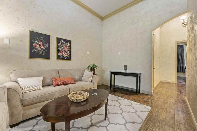 2807 Burton Ave - Photo 2 of 12