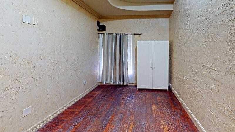 2807 Burton Ave - Photo 3 of 12