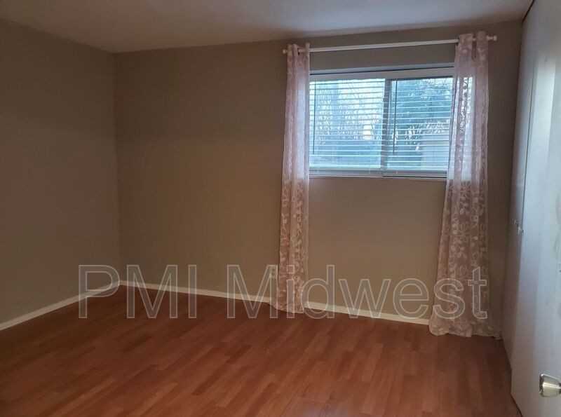 3825 N Whittier Pl, Indianapolis, IN 46226-4872 - Photo 2 of 16