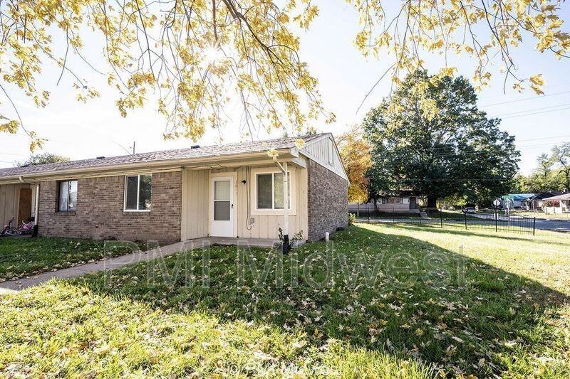 2868 Oxford Ln - Photo 2 of 21