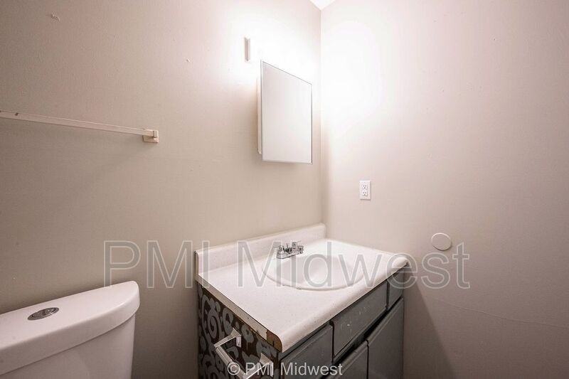 2868 Oxford Ln - Photo 3 of 21