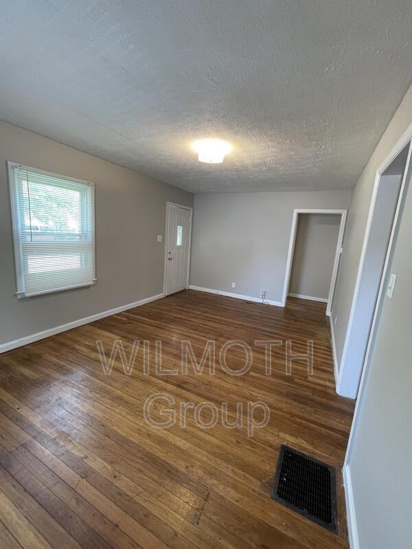 3528 N Chester Ave - Photo 3 of 10