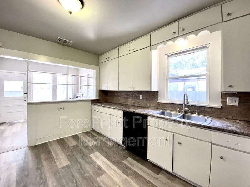 408 Terrell Ave, San Antonio, TX 78214 2 Bedroom Apartment for 1,050