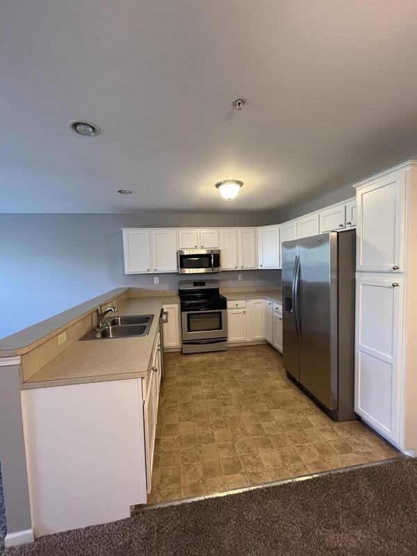 13065 Turnberry Ct - Photo 3 of 11