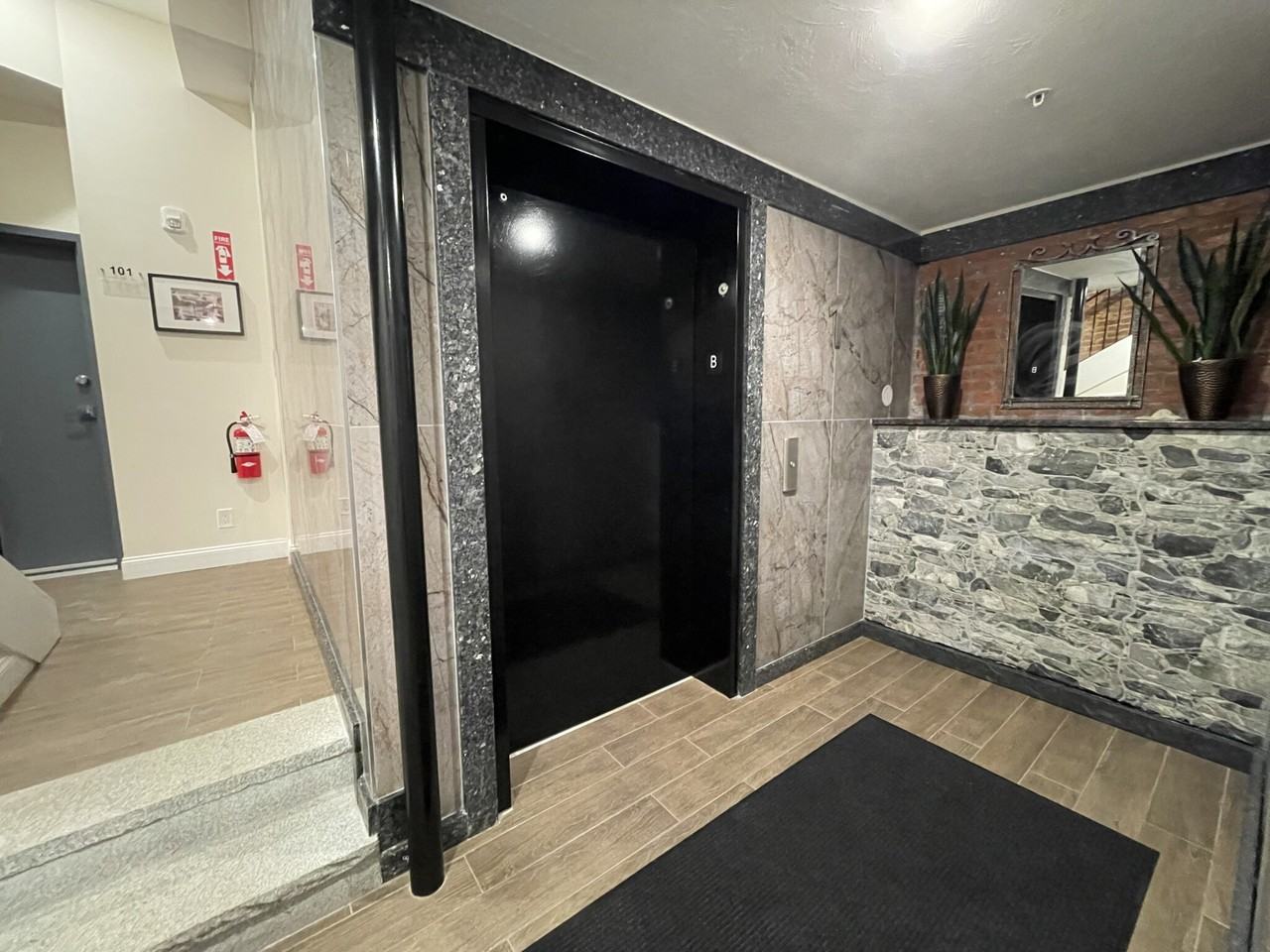 Commonwealth Ave #302 - Photo 5 of 7