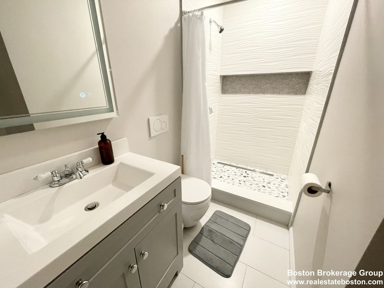 23 Newport St #1ROOM5 - Photo 3 of 11