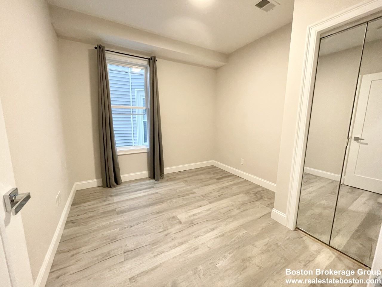 23 Newport St #1ROOM5 - Photo 7 of 11