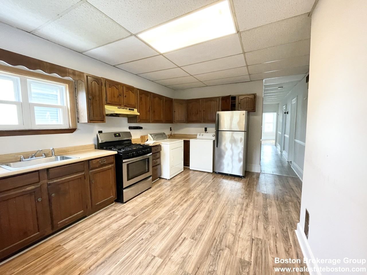26 Harbor View St #3 - Photo 2 of 10