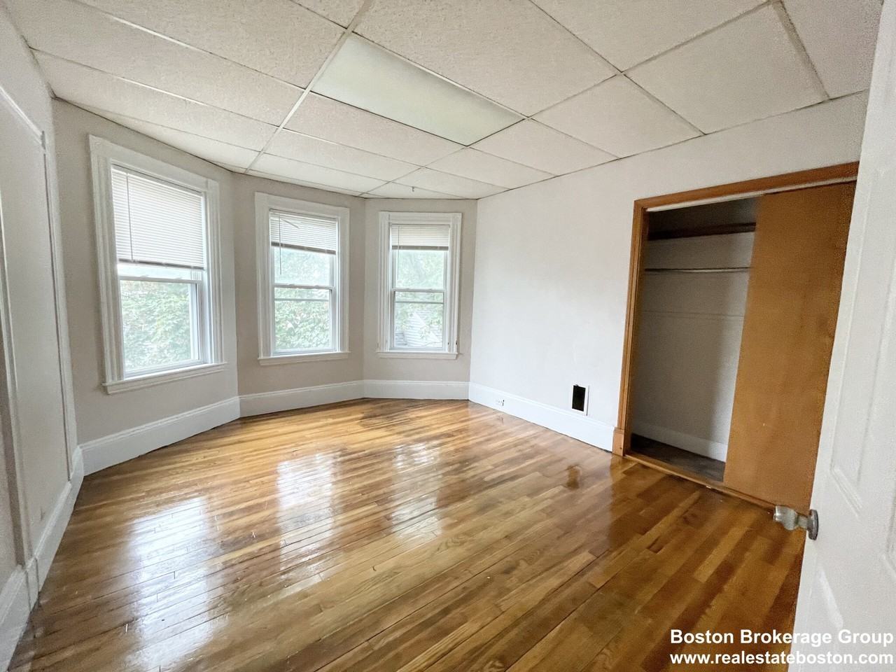 26 Harbor View St #3 - Photo 3 of 10