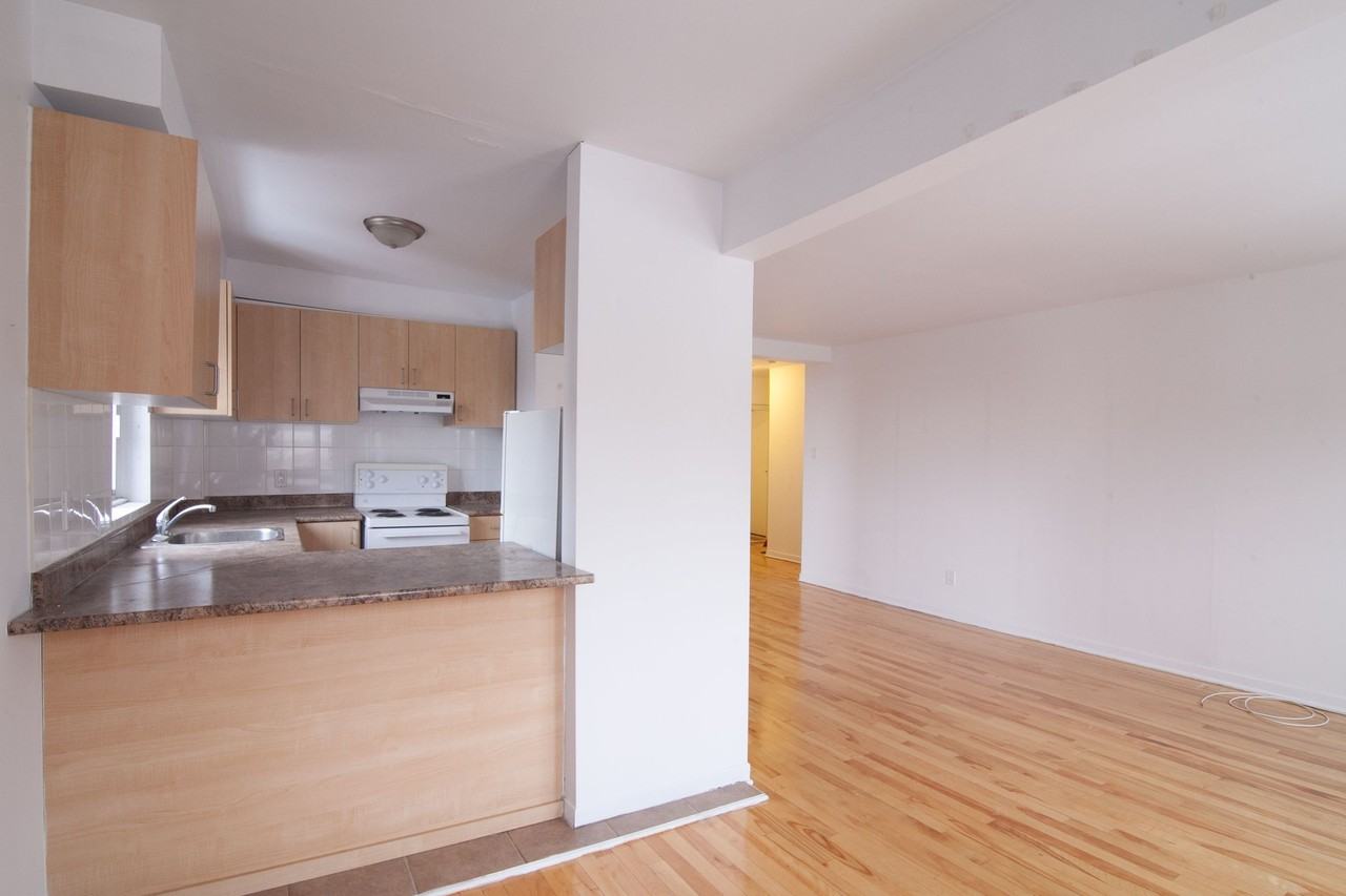 4570-4590 Queen Mary - Photo 2 of 8