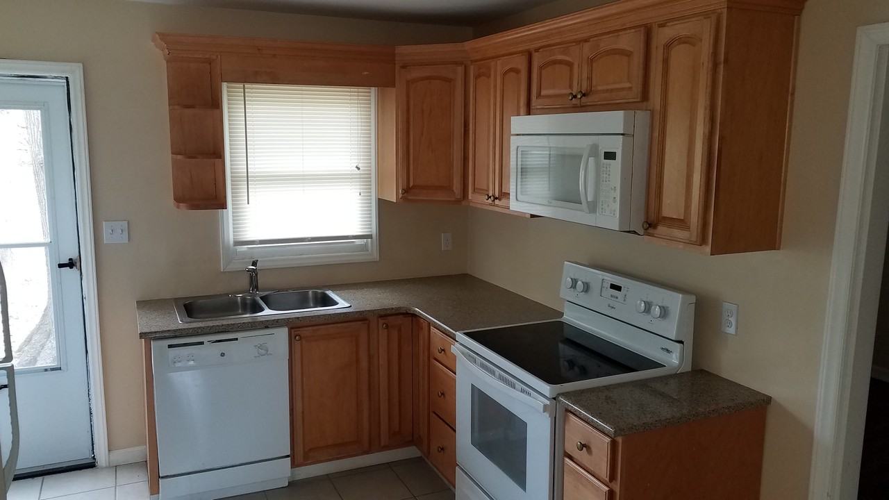 1407 Larson St #NA - Photo 3 of 5