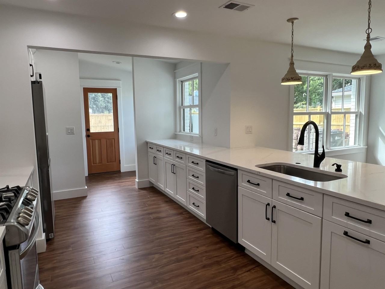 18 Ellen Ave #1 - Photo 4 of 32