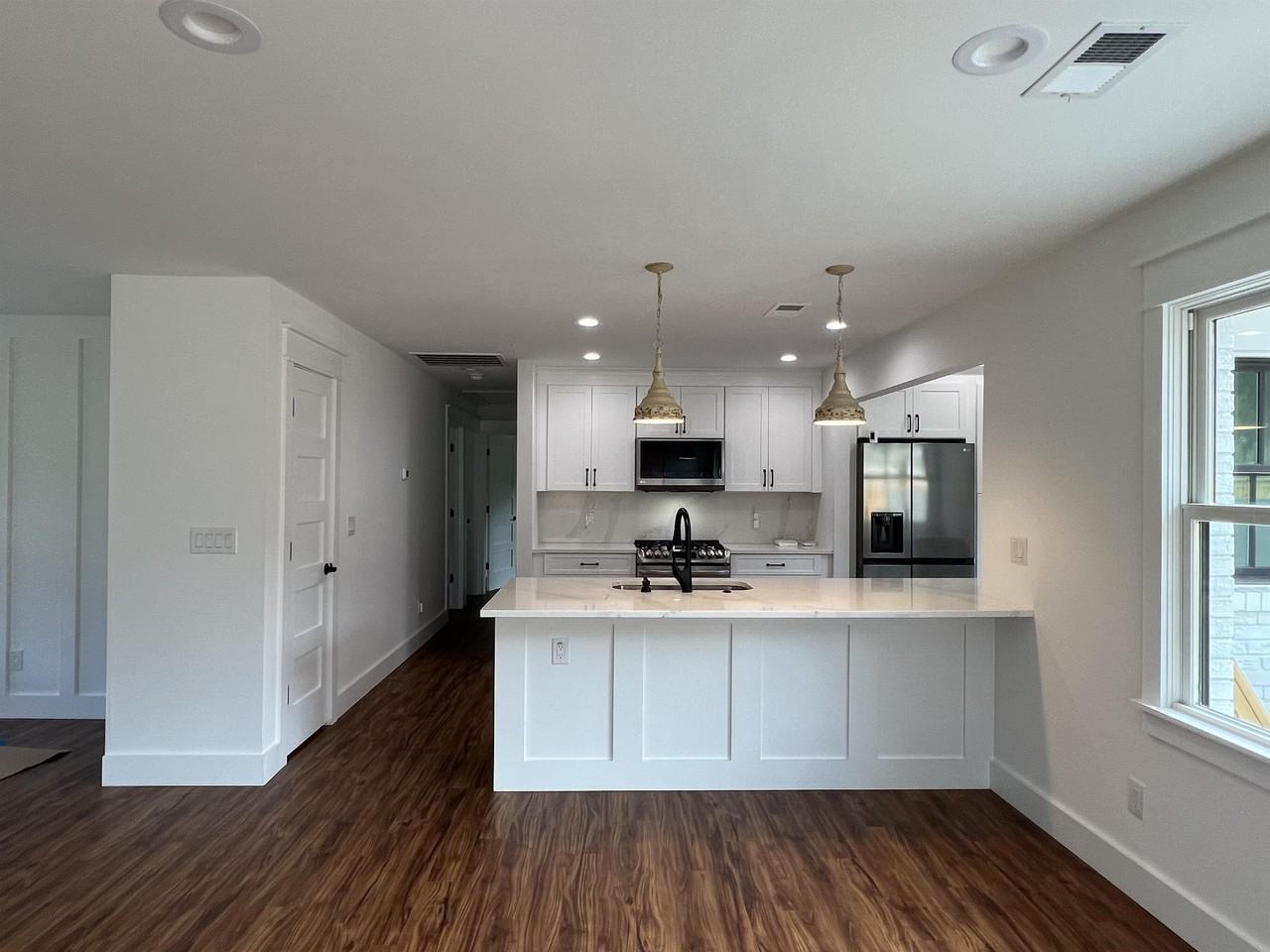 18 Ellen Ave #1 - Photo 5 of 32