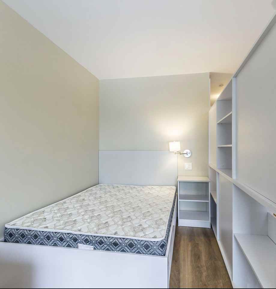 663 Victoria Street South - Photo 3 of 3