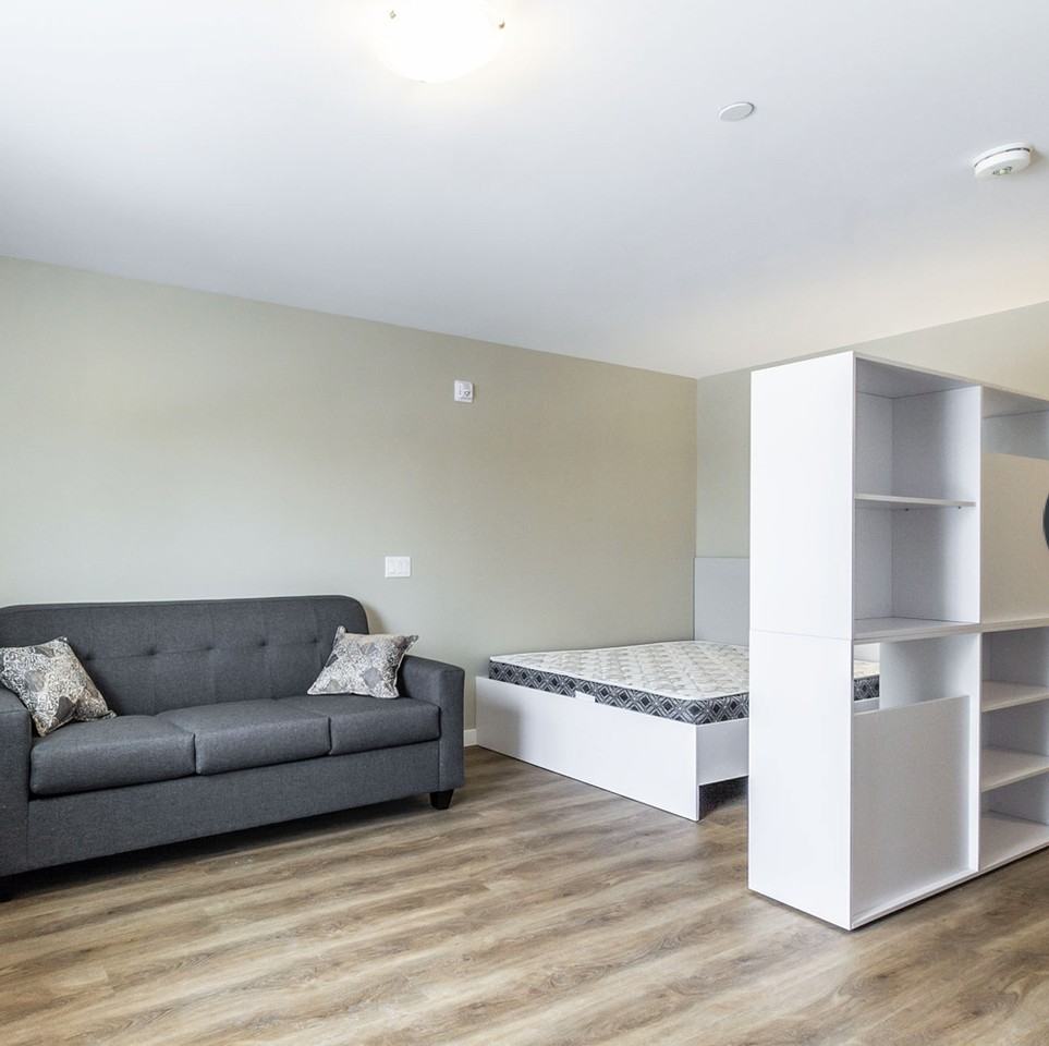 663 Victoria Street South - Photo 2 of 3