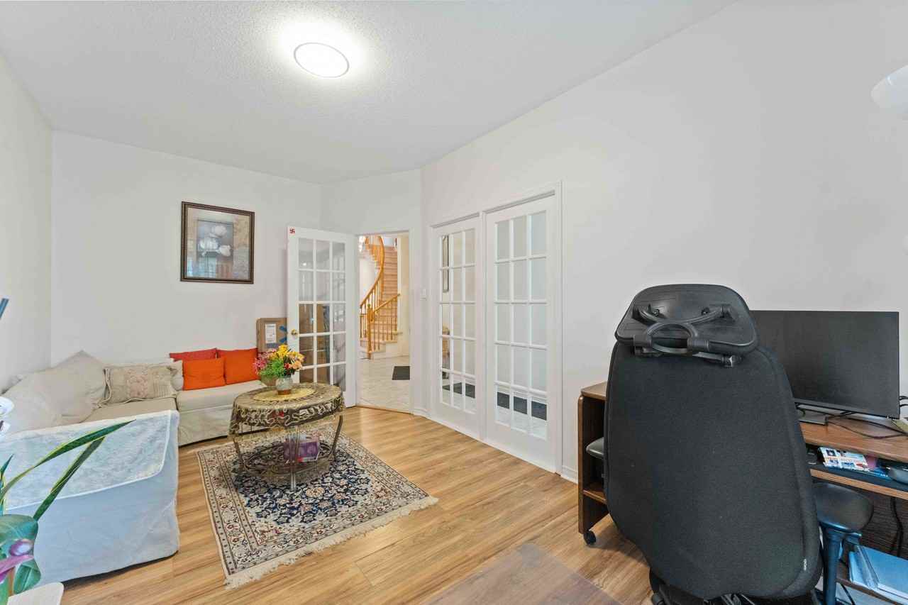 105 Grandpark Circle - Photo 3 of 19