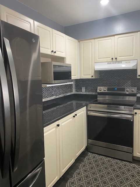 9763 140 Street #207 - Photo 4 of 8