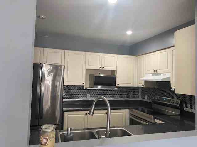 9763 140 Street #207 - Photo 5 of 8