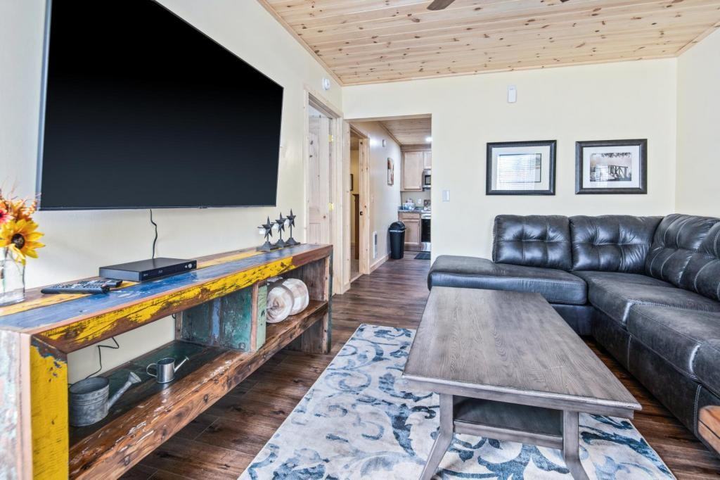 2710 Tynecastle Hwy - Photo 3 of 13