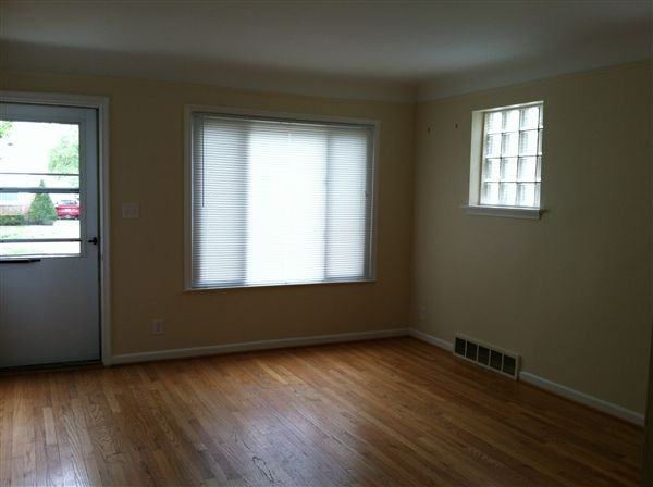 22327 Cleveland St - Photo 2 of 13