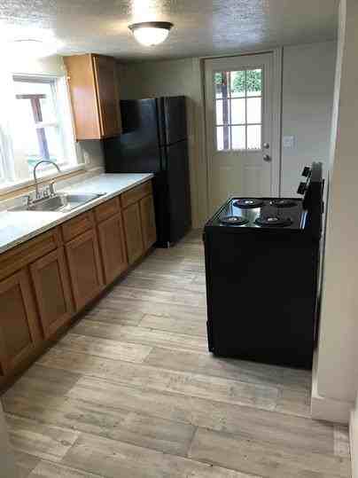 42 Thompson Ave - Photo 2 of 27