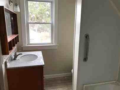 42 Thompson Ave - Photo 3 of 27