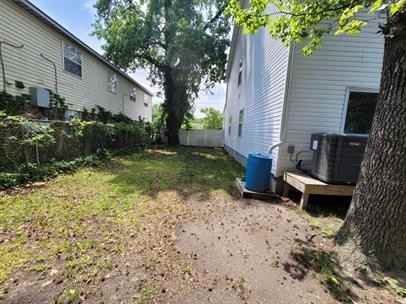 6246 Chesapeake Blvd - Photo 3 of 37