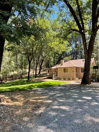 1315 Lake View Dr - Photo 2 of 50