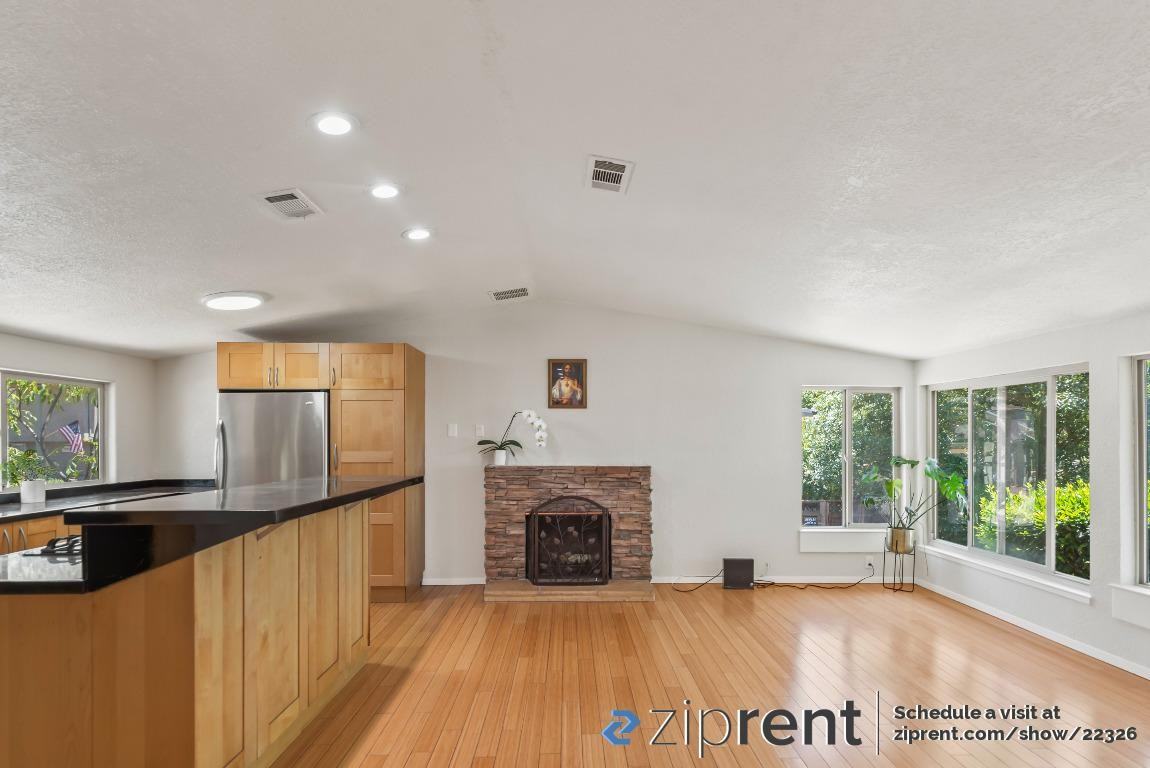 343 Riviera Dr - Photo 3 of 20