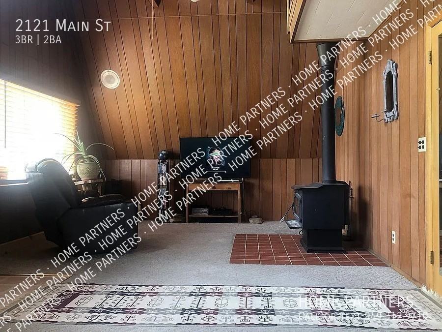 2121 Main St - Photo 3 of 18