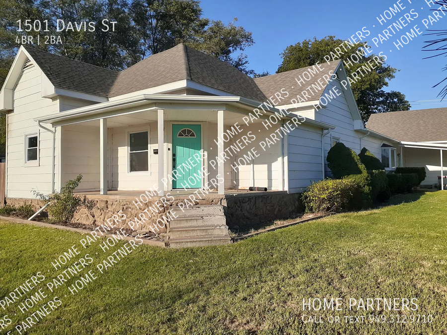 1501 Davis St - Photo 2 of 48