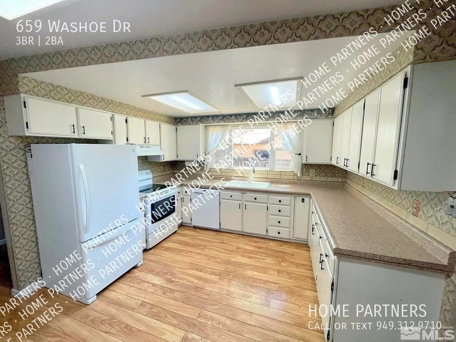 659 Washoe Dr - Photo 3 of 17