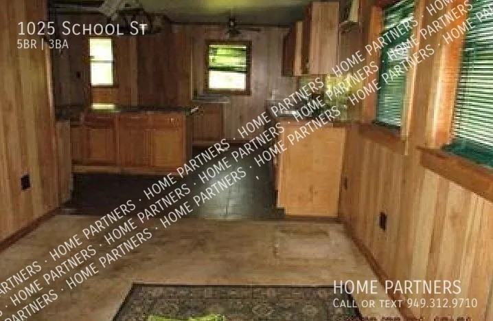 1025 School St - Photo 3 of 24