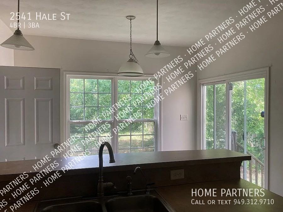 2541 Hale St - Photo 3 of 21