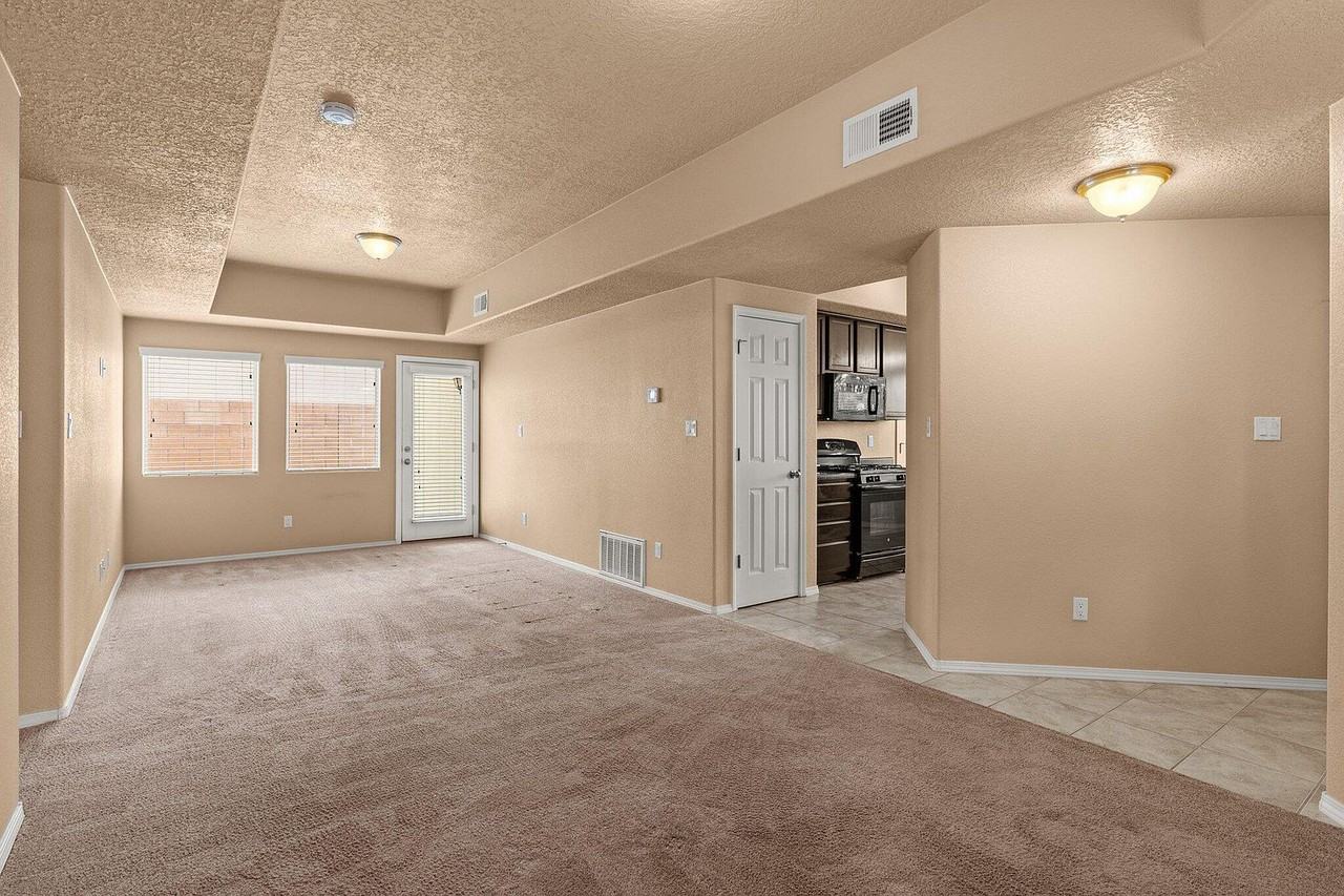 11005 Topacio St Nw #NA - Photo 3 of 3
