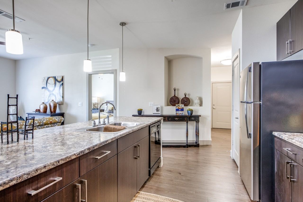 Palladium Aubrey - Photo 4 of 42