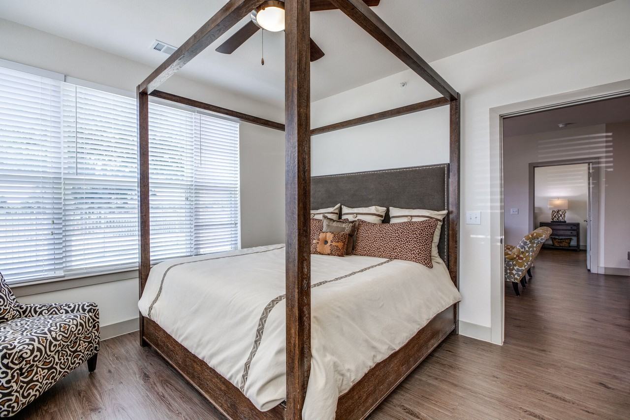 Palladium Aubrey - Photo 7 of 42