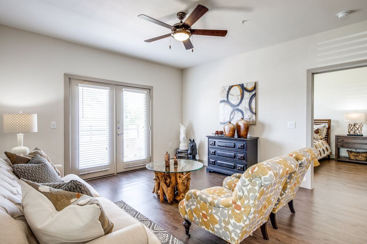 Palladium Aubrey - Photo 2 of 42