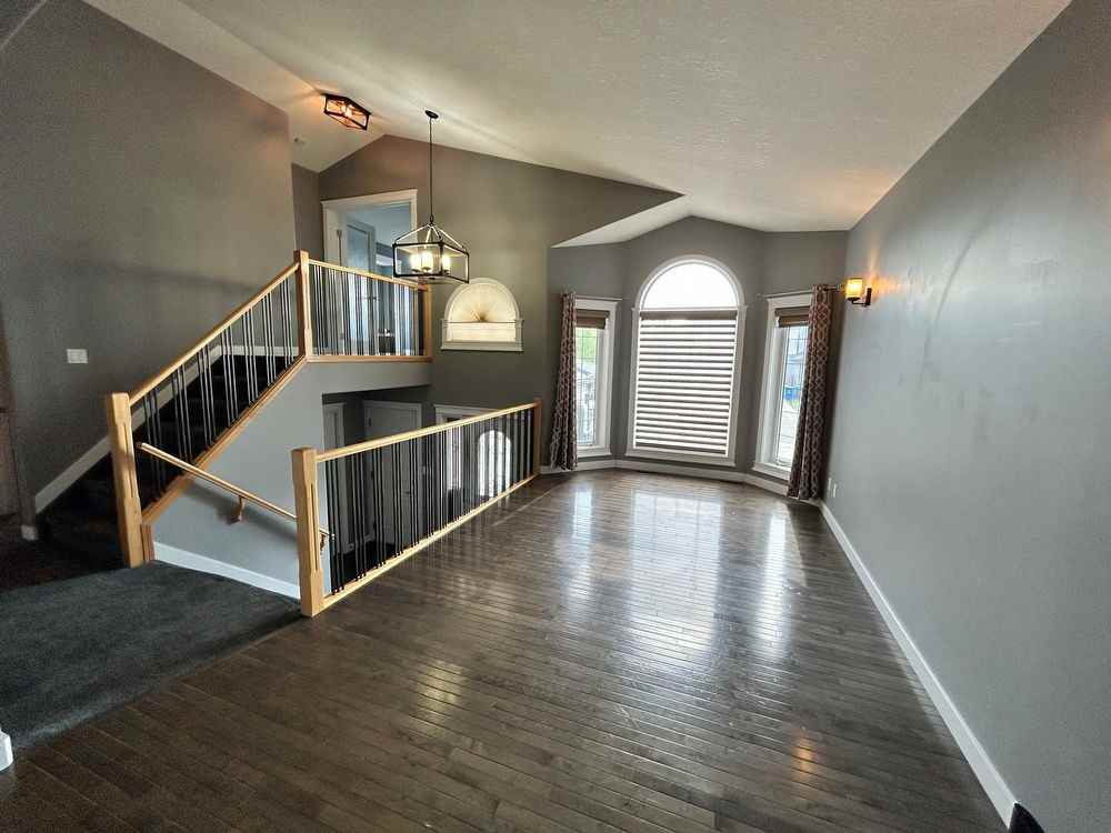 209A Fisher Cres - Photo 2 of 21